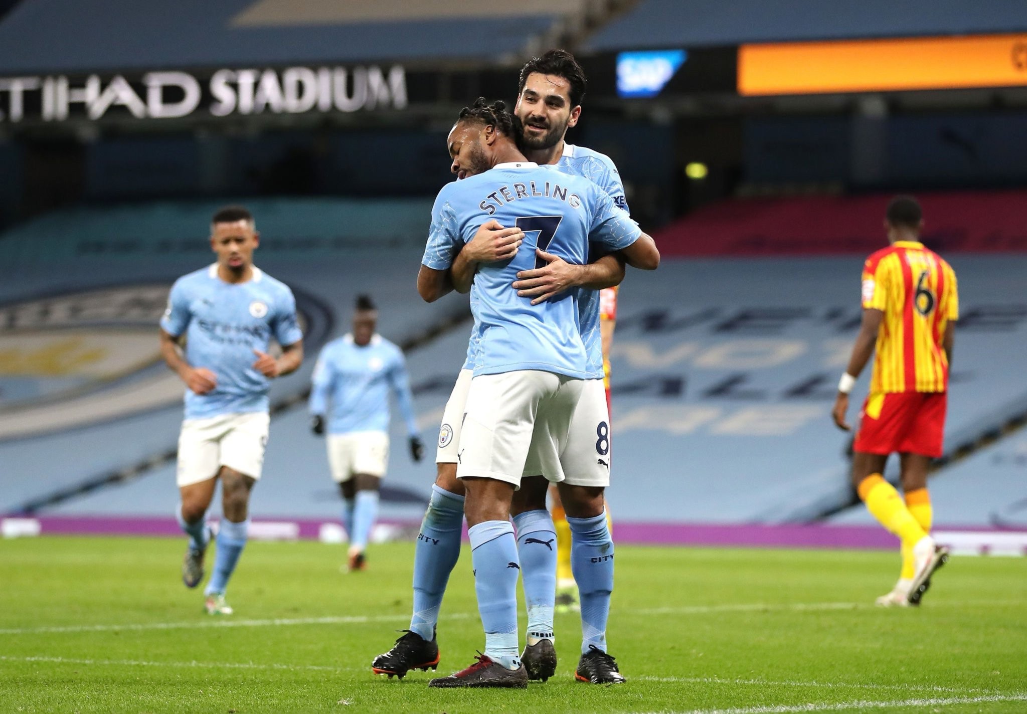 弗兰克：阿森纳是当今足坛最强的球队之一；我们还在寻求补强.